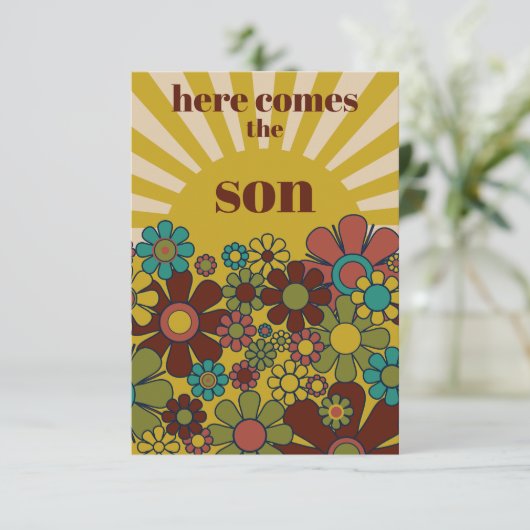 Groovy Retro 70er Hier kommt die Son Baby Dusche Einladung (Stehend Vorderseite)
