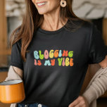 Groovy Retro Blogging ist meine Vibe, Blog, Blogge T-Shirt<br><div class="desc">Groovy "Blogging ist mein T - Shirt". Es ist ein fantastisches Geschenk für Blogger.</div>
