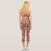 Groovy Retro Blumengartenmuster Capri Leggings (Rückseite)