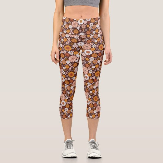 Groovy Retro Blumengartenmuster Capri Leggings (Vorderseite)
