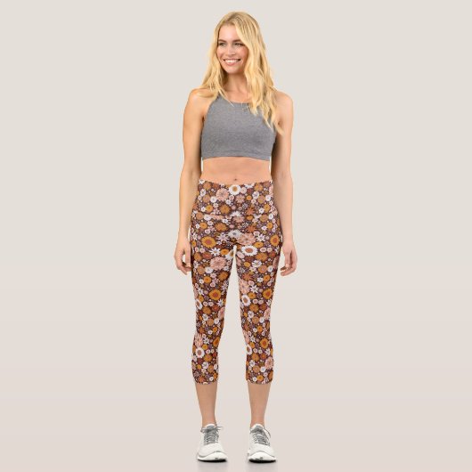 Groovy Retro Blumengartenmuster Capri Leggings (Vorderseite)
