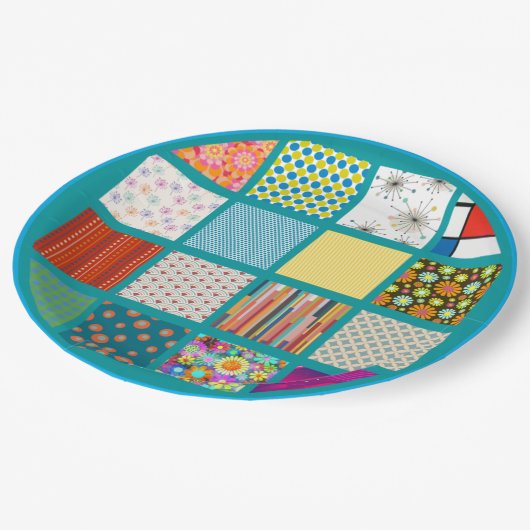 Groovy Retro-Design in einem quilt wie Muster. Pappteller (Schrägansicht)