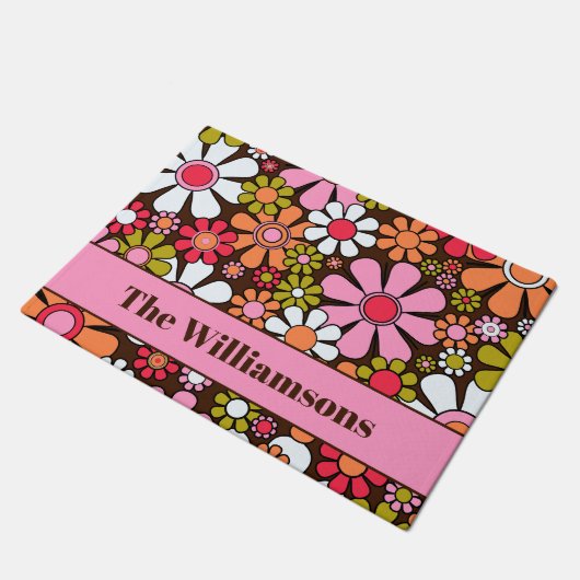 Groovy Retro Floral 60er 70er Blume Personalisiert Fußmatte (Schrägansicht)