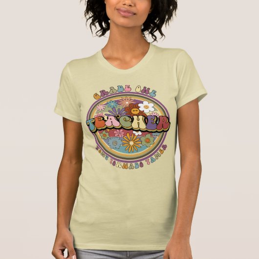 Groovy Retro Floral Daisy Grade Ein Lehrer Name T-Shirt (Vorderseite)
