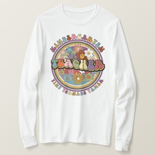 Groovy Retro Floral Kindergarten Lehrername T-Shirt (Design vorne)