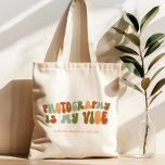 Groovy Retro Fotografy ist My Vibe, Fotograf Tragetasche<br><div class="desc">Groovy,  Retro-Tasche im Stil der 70er Jahre "Fotografie ist mein Leben" für Fotografen.</div>