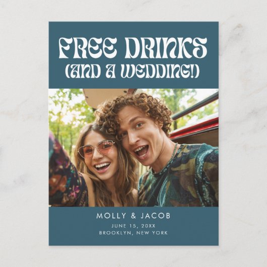 Groovy Retro Free Drinks Wedding Save the Date Ankündigungspostkarte (Vorderseite)