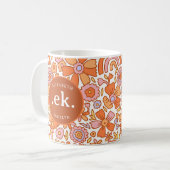 Groovy Retro Monogramm Orange Kaffeetasse (Vorderseite Links)