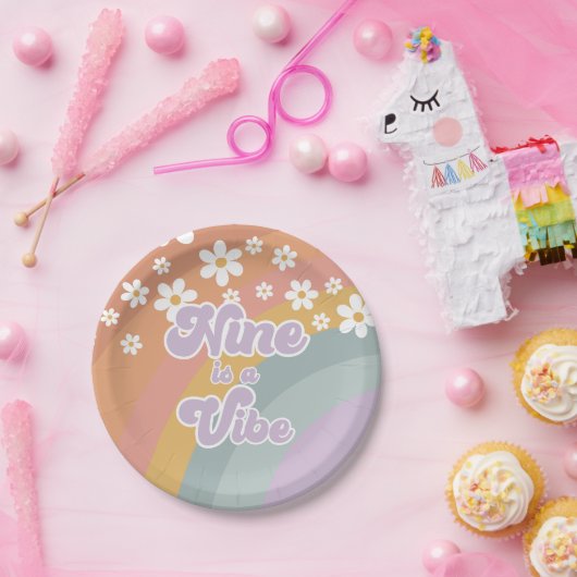 Groovy Retro Nine ist eine Vibe Rainbow Paper Plat Pappteller (Party)
