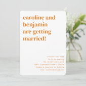 Groovy Retro Orange Blume in einer Hochzeit Einladung (Stehend Vorderseite)