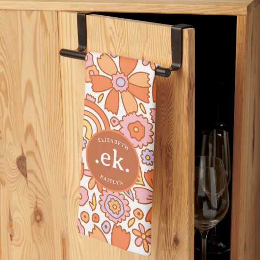 Groovy Retro Orange Blumenmonogramm Geschirrtuch (Drittel gefaltet)
