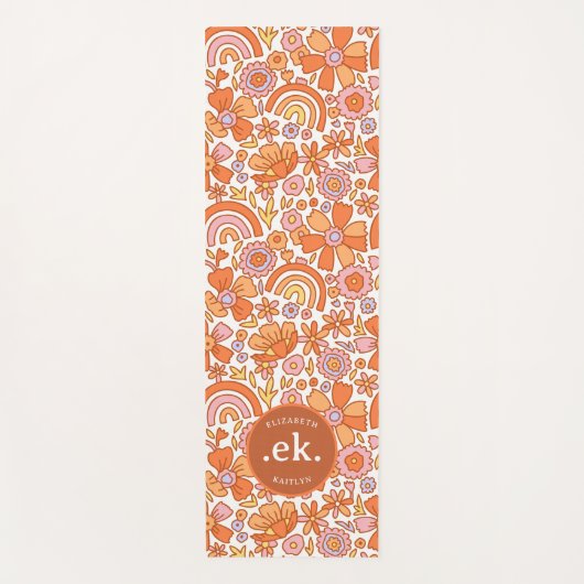 Groovy Retro Orange Florals Monogram Yogamatte (Vorderseite)