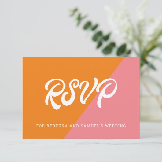 Groovy Retro Orange und Rosa Farbblock Hochzeitung RSVP Karte (Stehend Vorderseite)