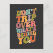 Groovy Retro Reisen Sie nicht über das, was hinter Einladungspostkarte (Vorderseite)