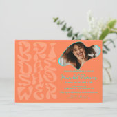 Groovy Retro Script chic Korallen Foto Brautparty Einladung (Stehend Vorderseite)