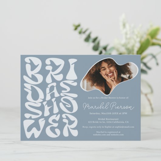 Groovy Retro Script Dusty Blue Foto Brautparty Einladung (Stehend Vorderseite)