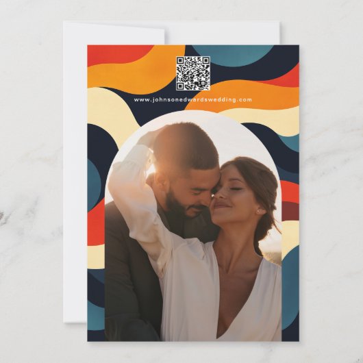 Groovy Retro Wavy Boho Wedding Foto QR Code Save The Date (Rückseite)