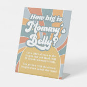 Groovy Retro Wie groß ist Mama's Bauchduschenspiel Sockelschild (Vorderseite)