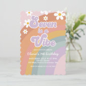 Groovy Seven ist ein lebendiges Retro Rainbow 7. G Einladung (Stehend Vorderseite)