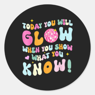 Groovy Show What You Know Testing Day Teacher Runder Aufkleber