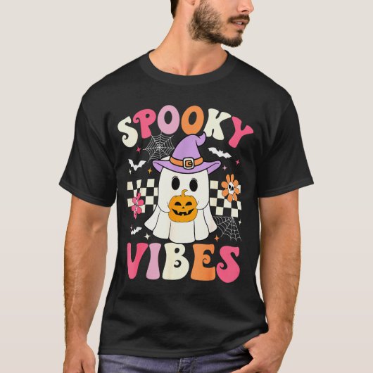 Groovy Soky Vibes Retro Ghost Holding Pumpkin Hall T-Shirt (Vorderseite)