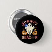 Groovy Spooky Season Niedlich Ghost Holding Pumpki Button (Vorne & Hinten)