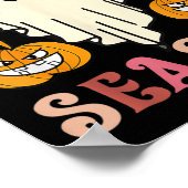 Groovy Spooky Season Niedlich Ghost Holding Pumpki Poster (Ecke)