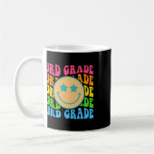 Groovy Third Grade Vibes Gesicht Retro Lehrer Byck Kaffeetasse (Links)