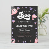 Groovy Typografie & Pink Ghost Girl Babydusche Einladung (Stehend Vorderseite)