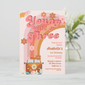 Groovy Young Wild und Three Pink Peach Van Daisy Einladung (Stehend Vorderseite)