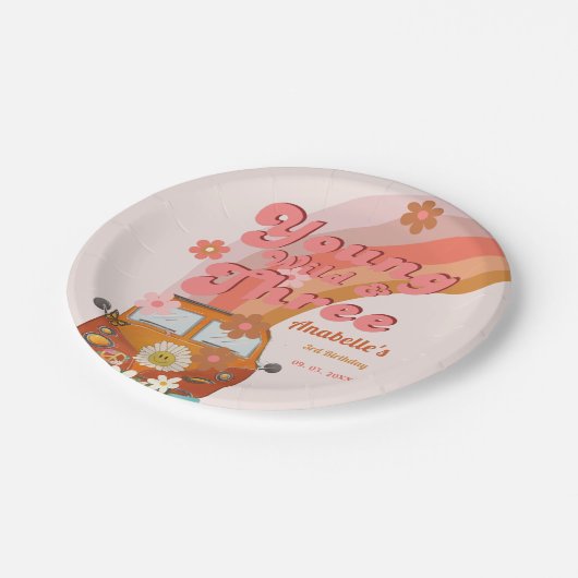 Groovy Young Wild und Three Pink Peach Van Daisy Pappteller (Schrägansicht)