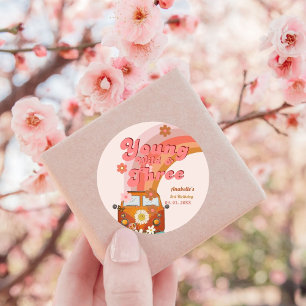 Groovy Young Wild und Three Pink Peach Van Daisy Runder Aufkleber