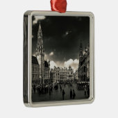 Großartig-Platz, Brüssel, Belgien Silbernes Ornament (Rechts)