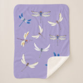 Großartige Libellen im Fliegen auf der Lila Felle  Sherpadecke (Vorderseite)