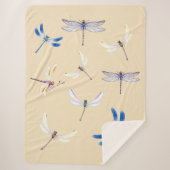 Großartige Libellen in Flight on Light Tan Sherpadecke (Vorderseite)