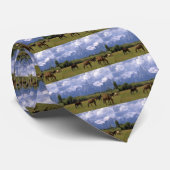 Großartige Teoton Pferde, die im Gras, auf a Krawatte (Gerollt)