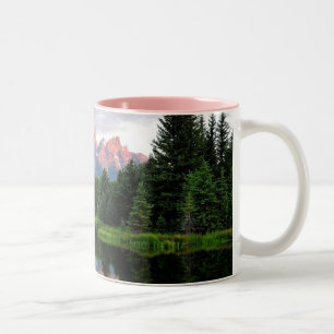 Großartige Teton Reflexionen über dem Biber-Teic Zweifarbige Tasse
