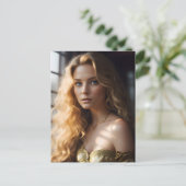 Großartiger Blond in einem Goldkleid Postkarte (Stehend Vorderseite)