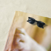 Großartiger französischer Bulldog liegt runter Strandtuch (Beispiel)