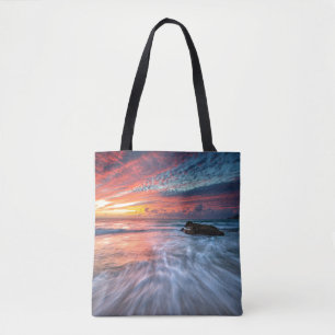 Großartiger Steinstrand des Sonnenuntergang- , EL Tasche