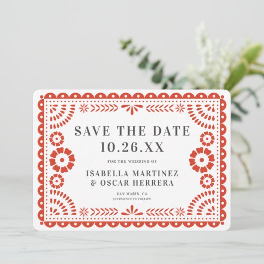 Großartiges Papel Picado Foto Warm Red Wedding Save The Date (Stehend Vorderseite)