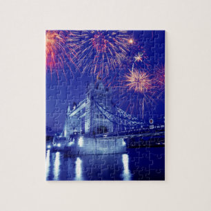 Großbritannien, London. Feuerwerk über dem Tower Puzzle