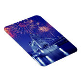 Großbritannien, London. Feuerwerk über dem Turm Magnet (Rechte Seite)