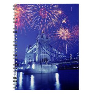 Großbritannien, London. Feuerwerke über dem Turm Notizblock