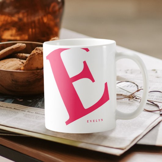 Große Anfangsphase | Moderne Typografie | Rosa Kaffeetasse