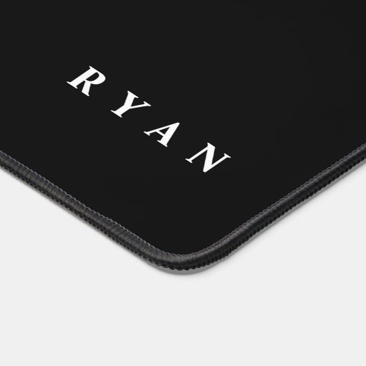 Große Anfangsphase | Moderne Typografie | Schwarz Schreibtischunterlage (Ecke)