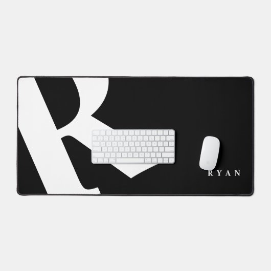 Große Anfangsphase | Moderne Typografie | Schwarz Schreibtischunterlage (Tastatur & Maus)