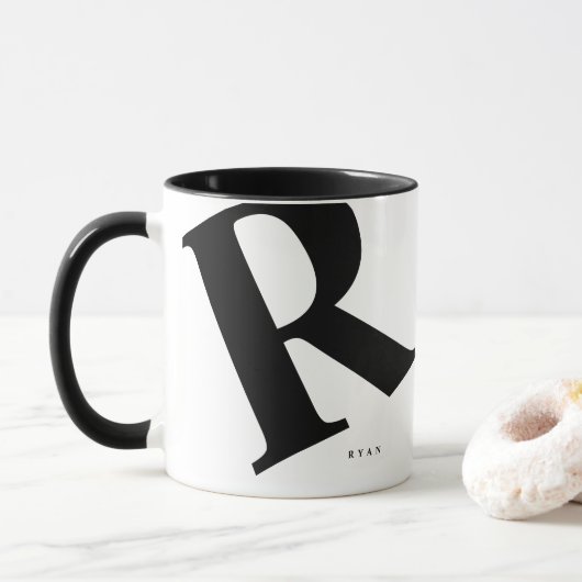 Große Anfangsphase | Moderne Typografie | Schwarz Tasse (Mit Donut)