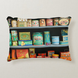 Große Auswahl an farbigen Vintagen Dosen wird ange Dekokissen