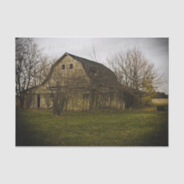 Große Baracken umgeben von großen Bäumen Seidenpapier